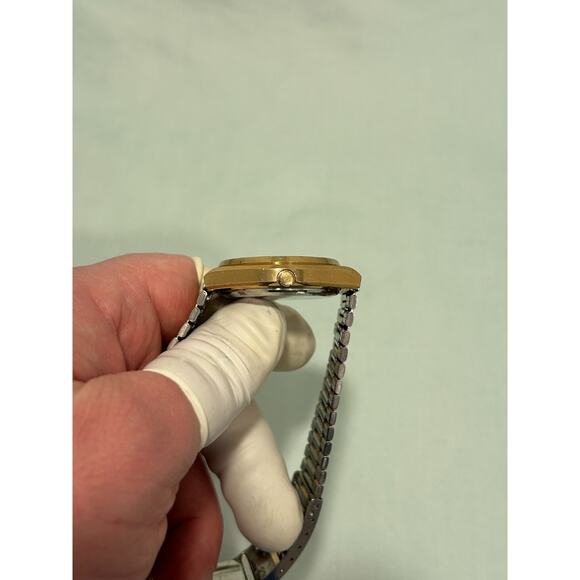 Vintage Men's Seiko SQ Gold Tone Day-Date Watch 7546-7089. Original Band. - Picture 4 of 10